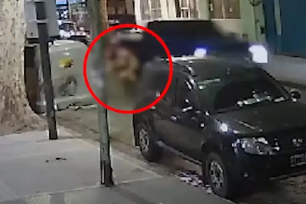 Intento de femicidio en Flores: una mujer fue atropellada y arrastrada por su pareja.