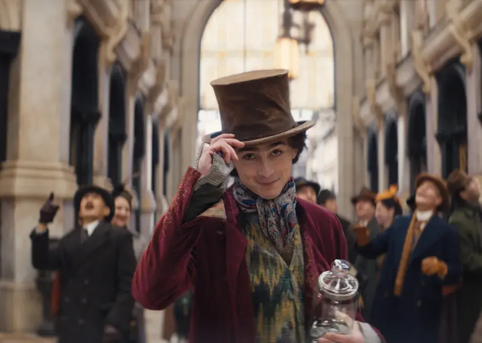 Timothée Chalamet es un joven Willy Wonka.