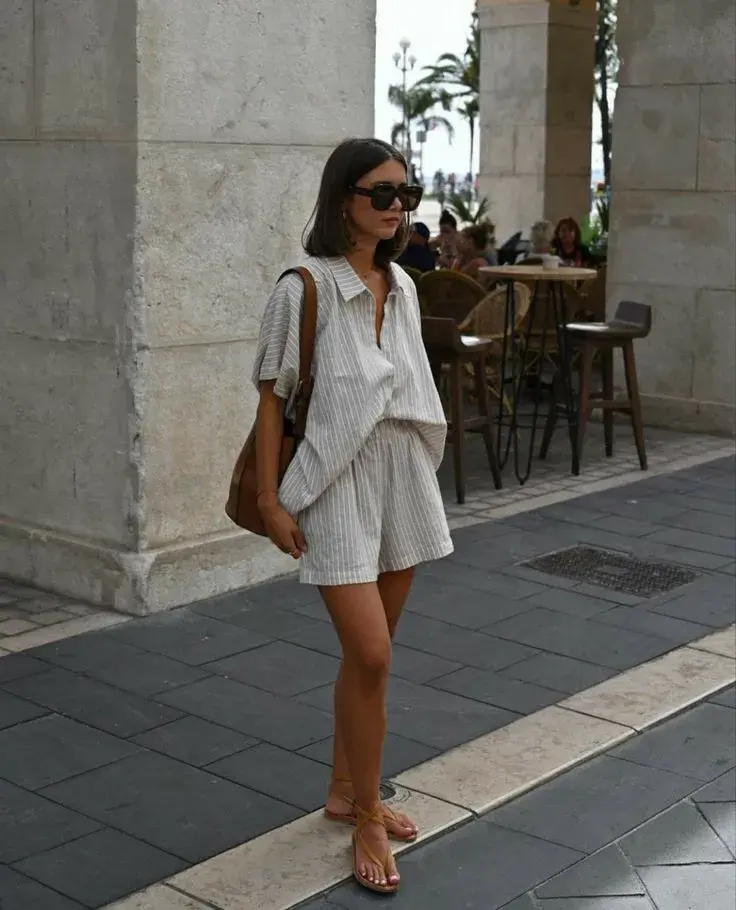 Conjunto de camisa y short. Tendencia total.