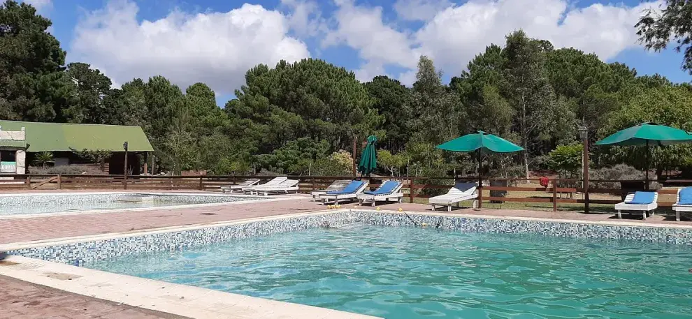 Podés optar por ir al mar o quedarte en la pileta, dormir en carpa, en dormis o en motorhome.