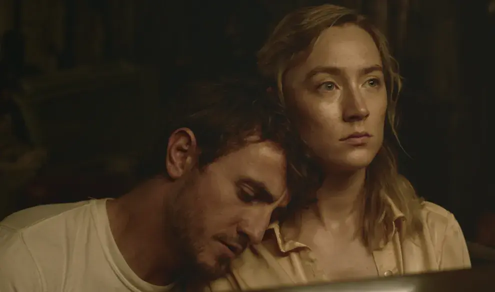 Paul Mescal y Saoirse Ronan son la pareja protagonista de Intruso.