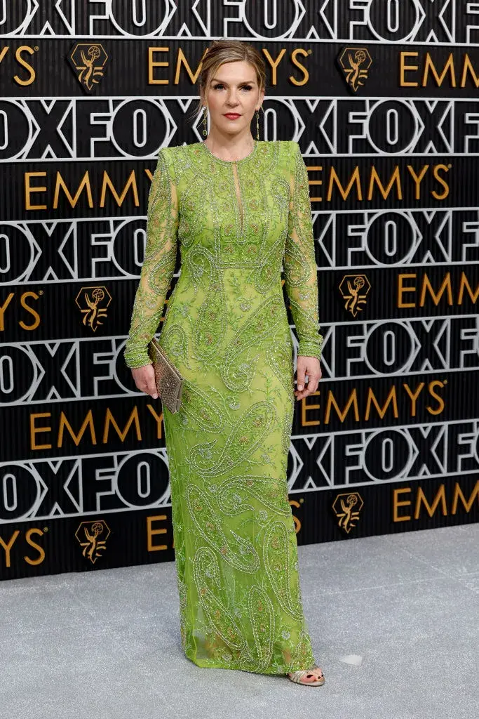 Rhea Seehorn en la alfombra roja de los Premios Emmy 2023.