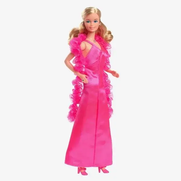 Barbie Superestrella, de 1977, el look recreado por Margot Robbie en los Golden Globes 2024.