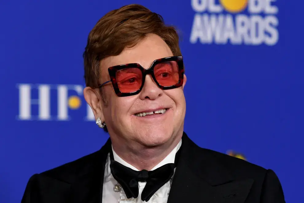 Elton John se convierte en ganador de EGOT.