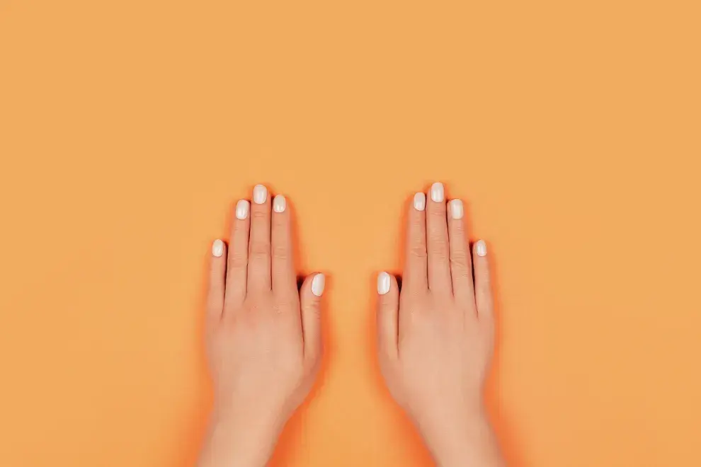 Colores de uñas para lucir más tu piel bronceada.