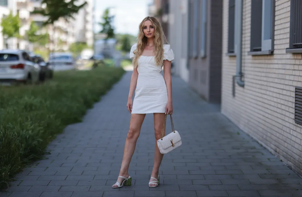 Little white dress es la prenda ondera del verano.