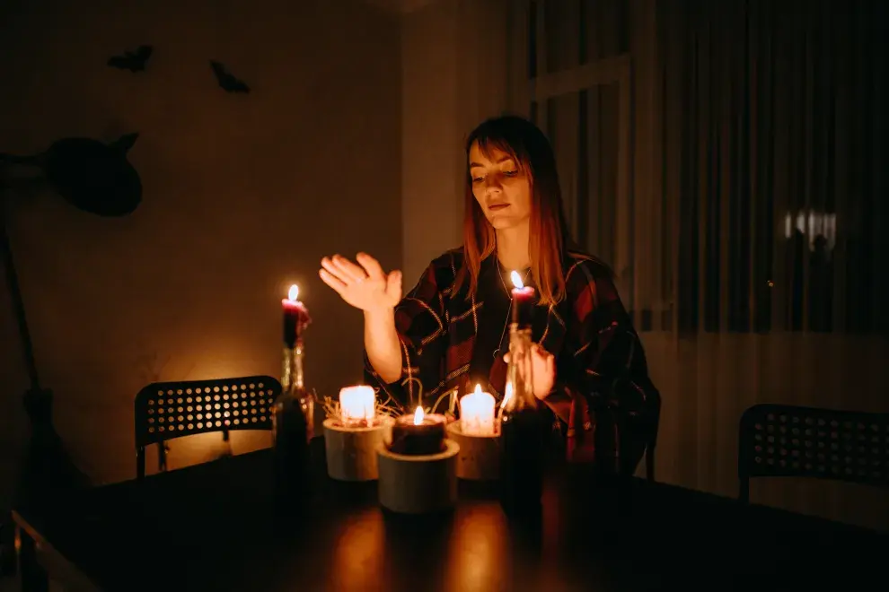 Estos son los rituales con velas para atraer buena energía durante el año bisiesto.