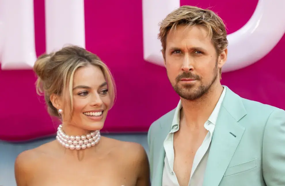 Margot Robbie y Ryan Gosling en una de las red carpets de Barbie.