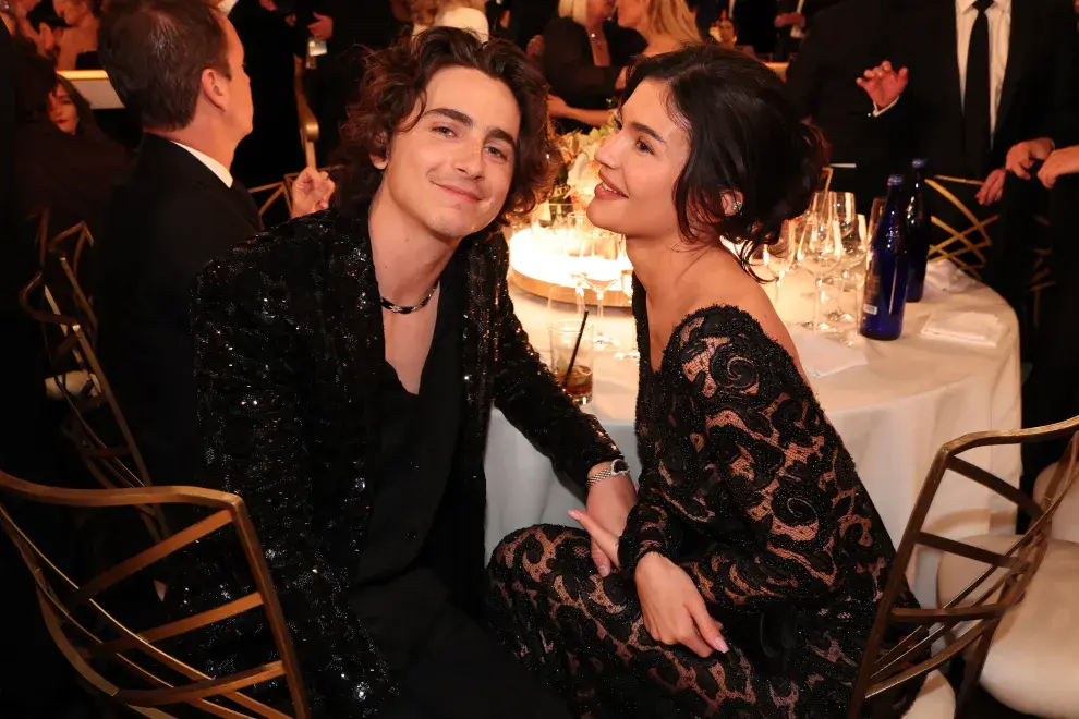 Timothée Chalamet y Kylie Jenner, enamorados en los Golden Globes 2024.