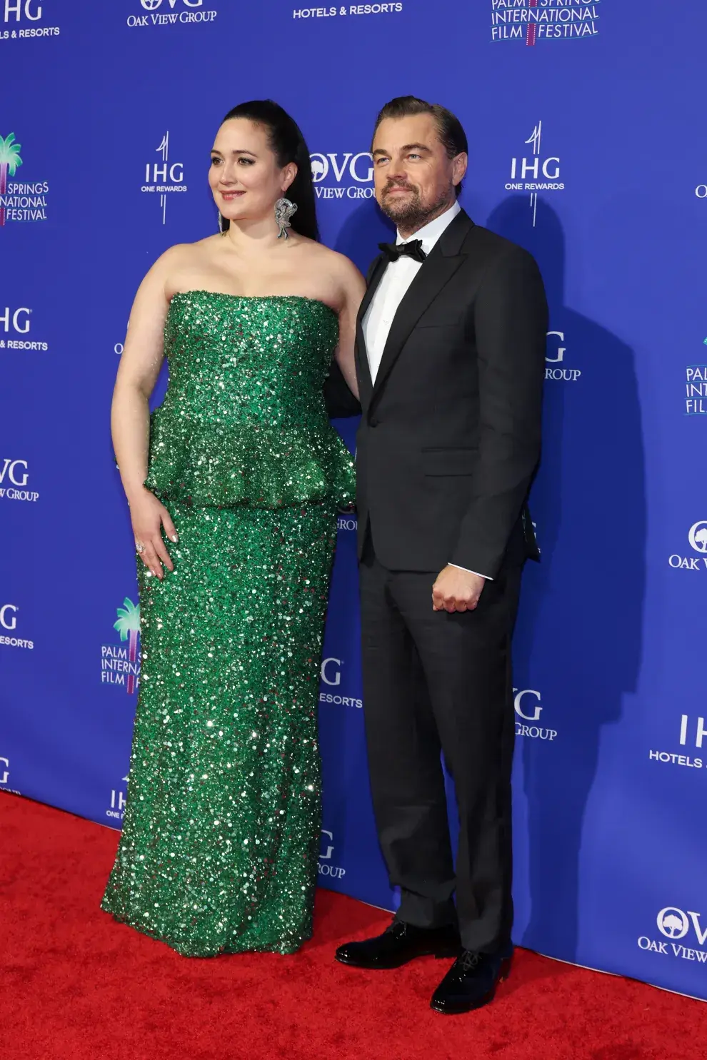 Lily Gladstone y Leonardo DiCaprio en la alfombra roja de Palm Springs Film Festival.