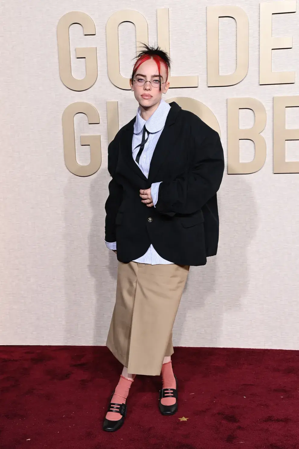 Billie Eilish en la alfombra roja de los Golden Globes 2024.