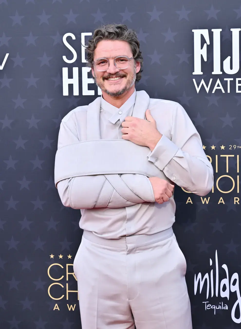 Pedro Pascal en la alfombra de los Critics Choice Awards.