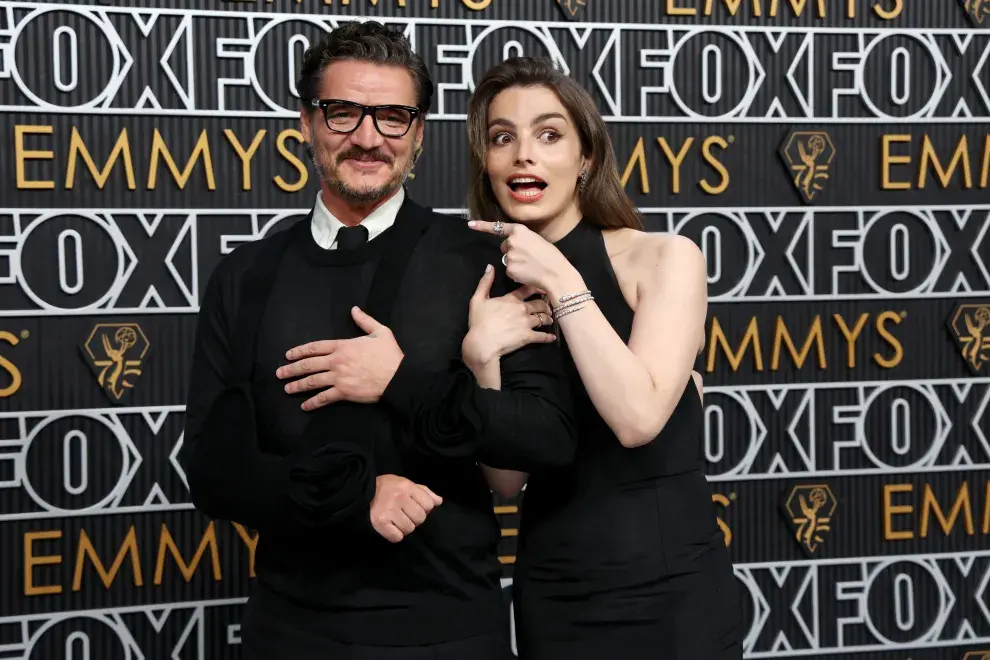 Pedro Pascal y su hermana Lux Pascal en la alfombra roja de los Premios Emmy 2023.