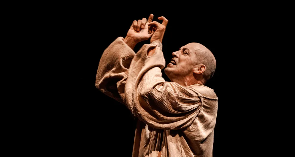 Pompeyo Audivert se convierte en la esencia misma del teatro en su propia versión teatral de Macbeth de William Shakespeare.