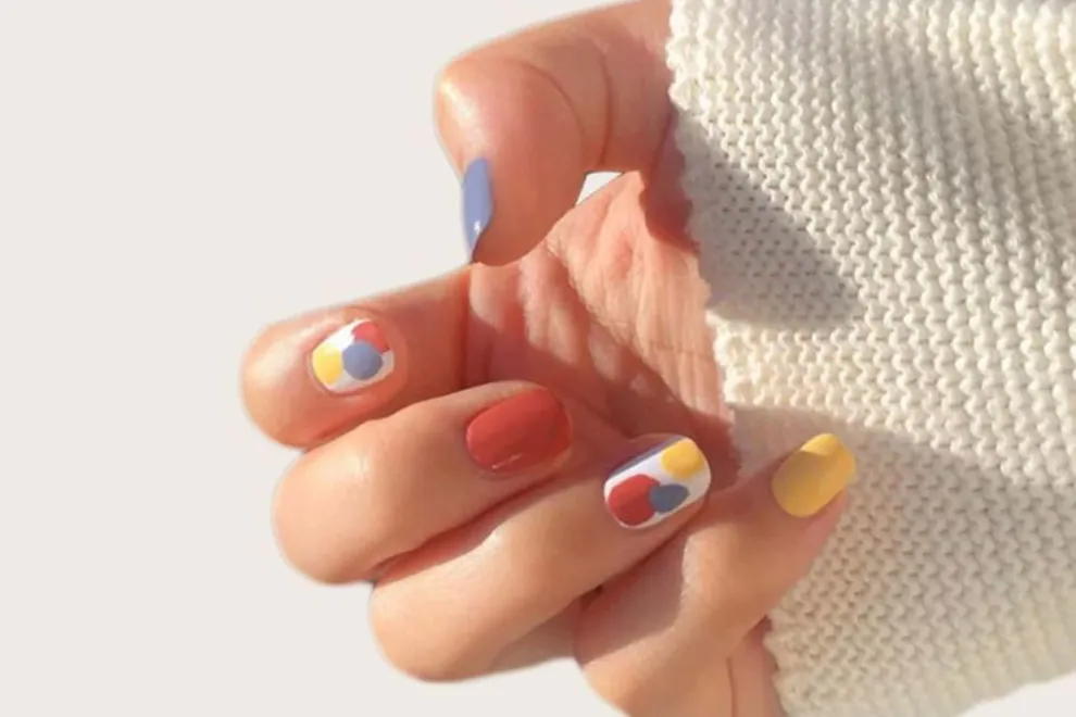 10 diseños divertidos de nail art, ideales para llevar las uñas cortas.