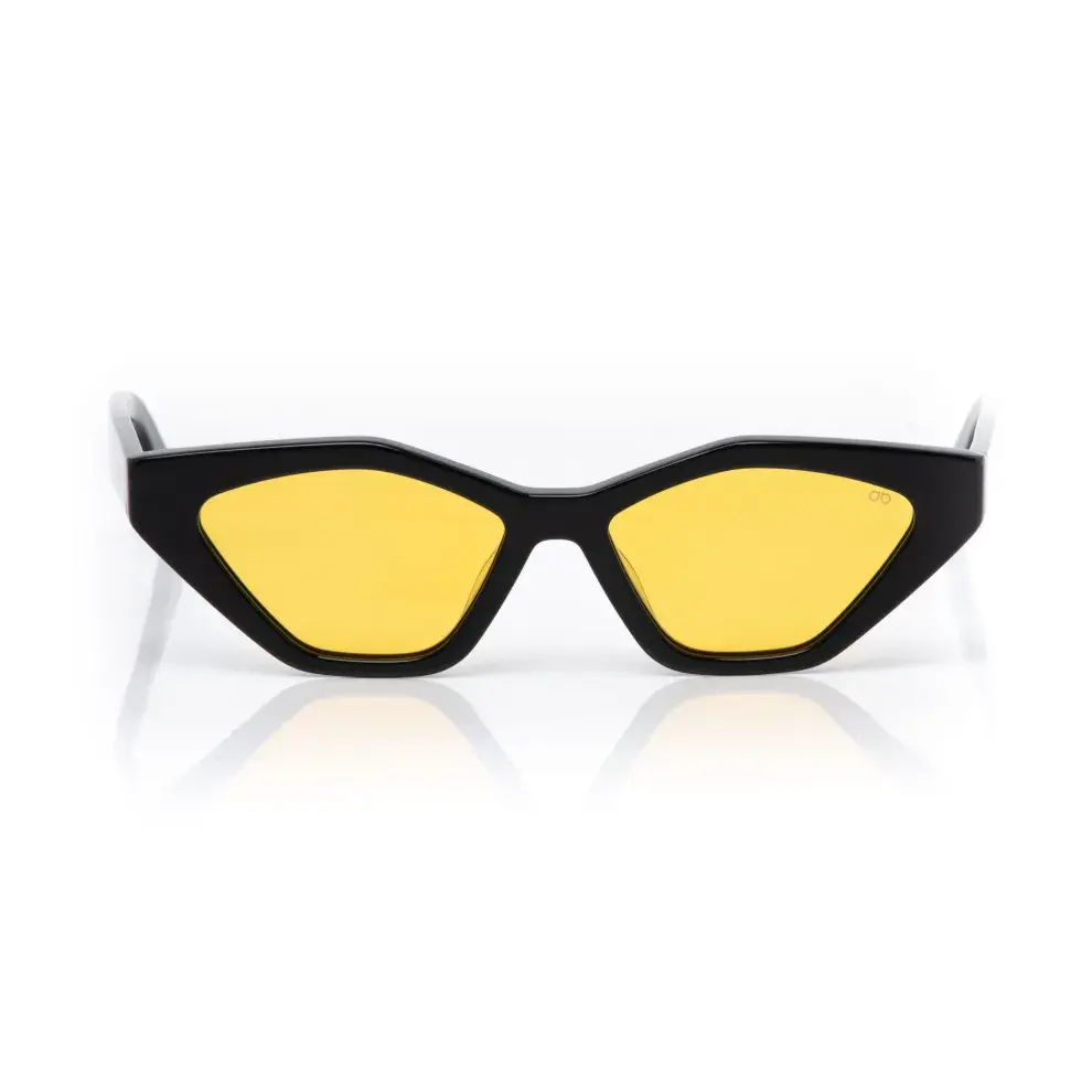 Gafas de marco geométrico con cristal amarillo.