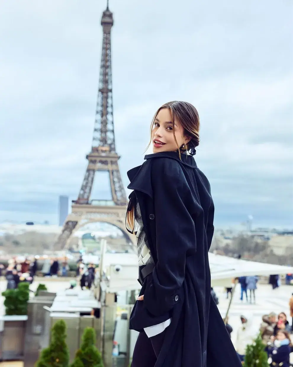 Las espectaculares fotos de Emilia Mernes en París.