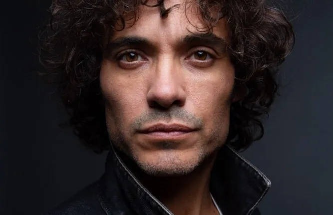 Martín Rodríguez, el actor argentino en Griselda, la nueva serie de Netflix.