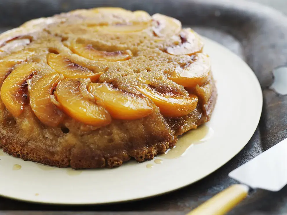 Torta matera de duraznos, una receta de Jimena Monteverde.