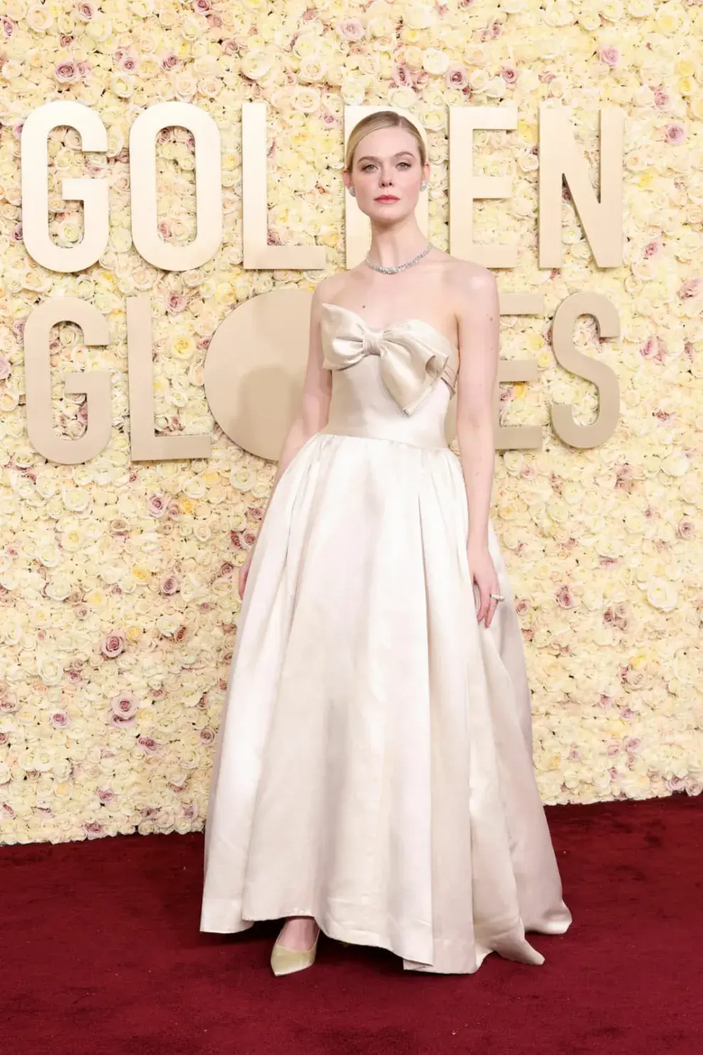 Elle Fanning en la alfombra roja de los Golden Globes 2024.