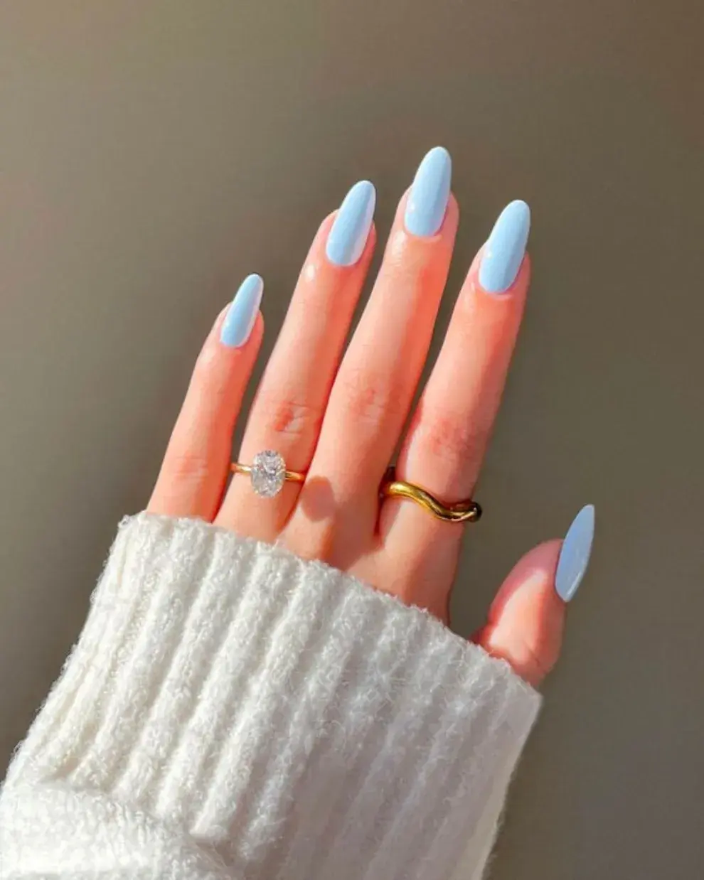 Las blue nails son toda una tendencia en sí mismas y en tono pastel queda genial.