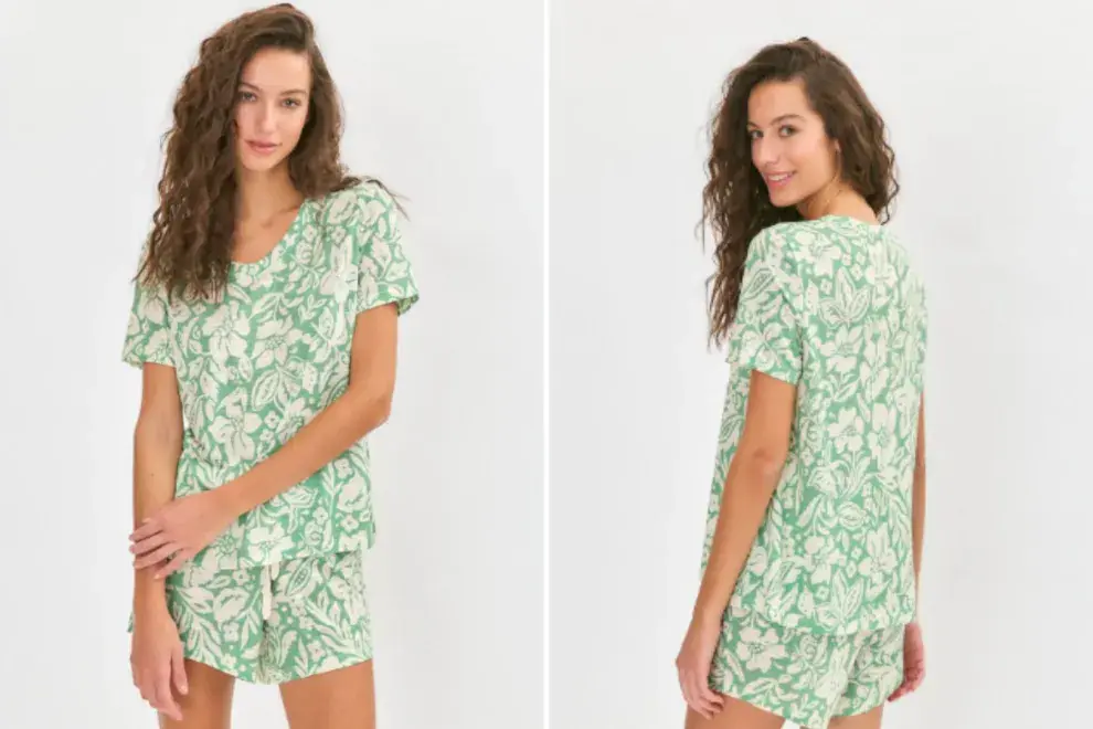Romántico para sentirte como en la campiña francesa. Remera y short de 100% algodón con estampa en tonos verdes. Bounjour Lulu