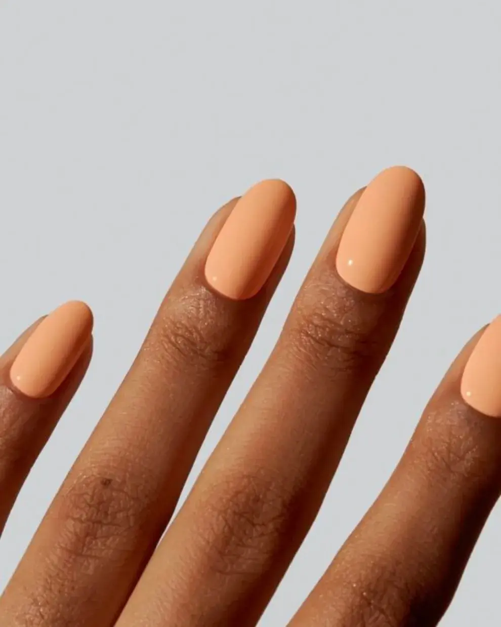 Siendo el peach fuzz el tono de 2024, ¿quién puede resistirse a este nail art?