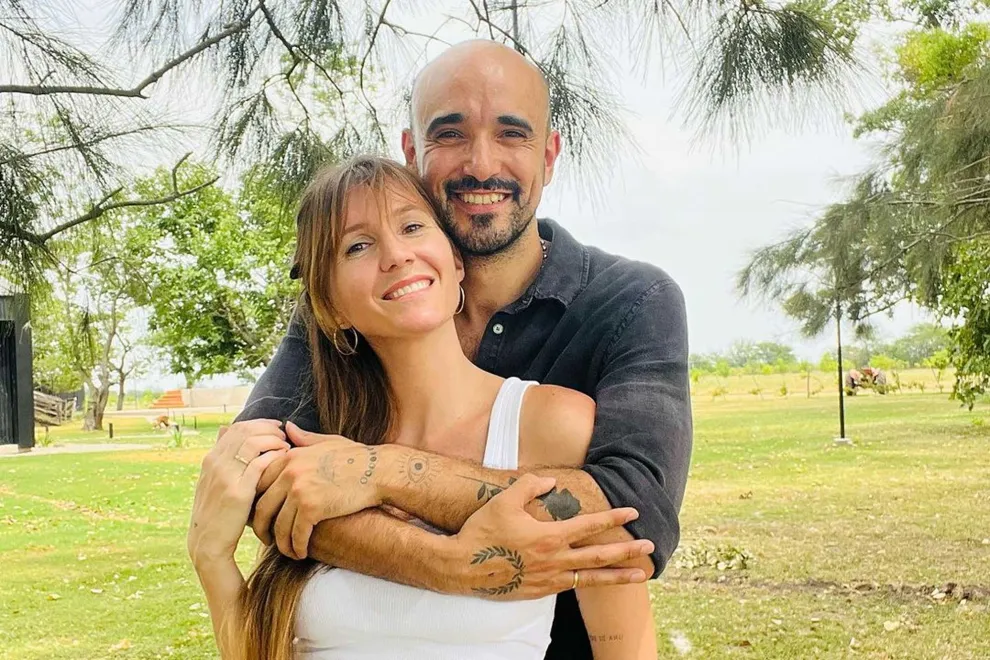 Abel Pintos anunció que será papá nuevamente junto a Mora Calabrese