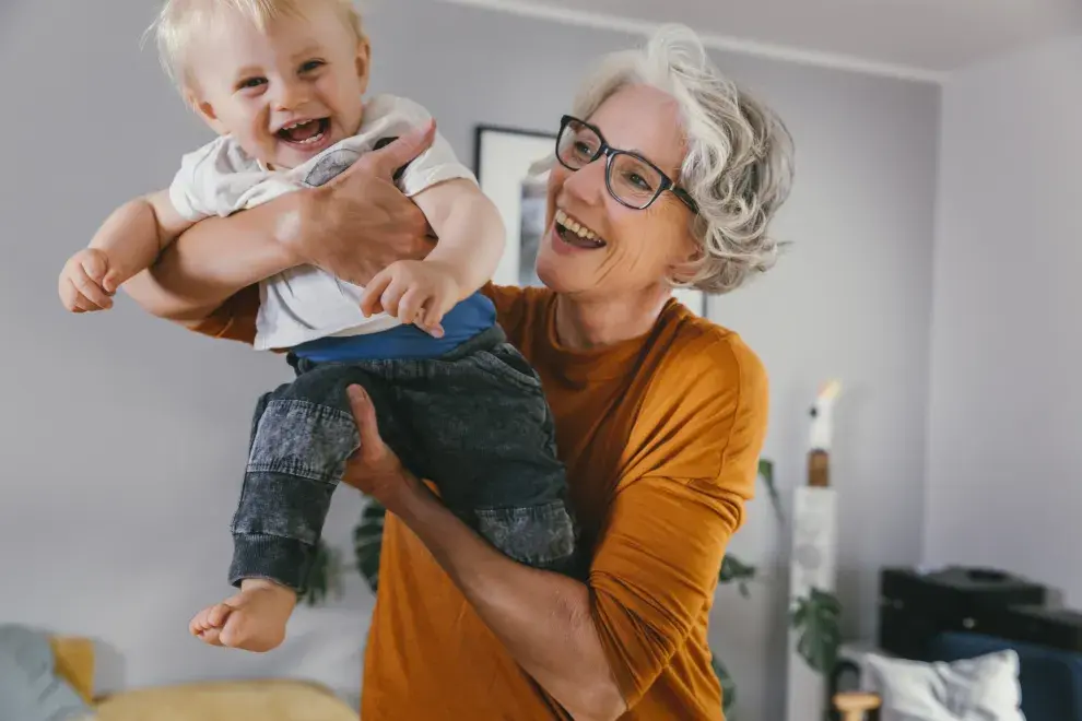 Síndrome de la abuela esclava: ¿cómo poner límites en la familia?