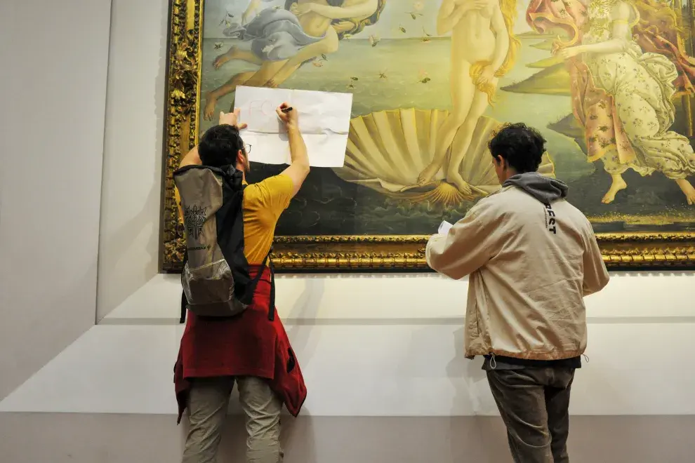 Activistas climáticos atacaron el Nacimiento de Venus, de Botticelli.