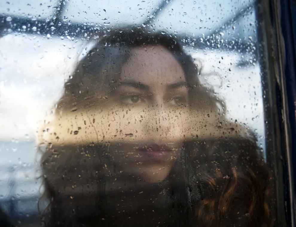 "Amor es hacer una fila debajo de la lluvia" - dice Ayelén Romano.