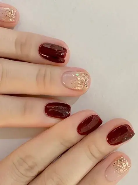 Para las amantes de los brillitos que no quieren perder el glam incluso en otoño.