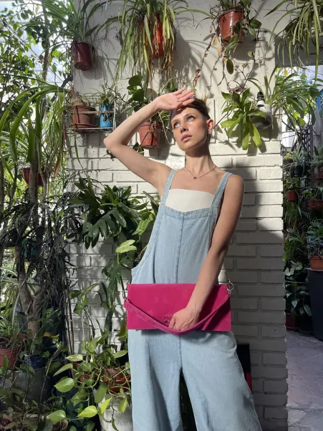 Este modelo es perfecto porque viene con correa desmontable, para usarlo como sobre o como cartera. @delaguardia.studio