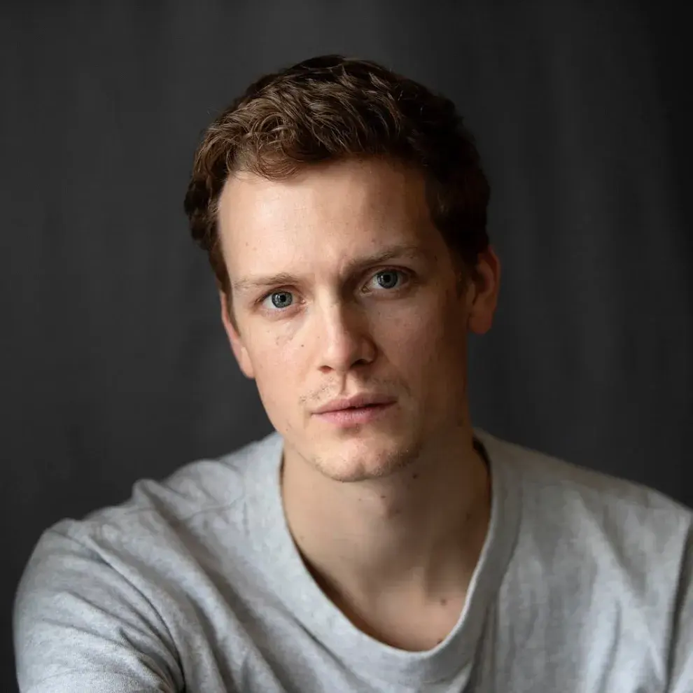 El actor Martijn Lakemeier, protagonista de la serie Máxima.