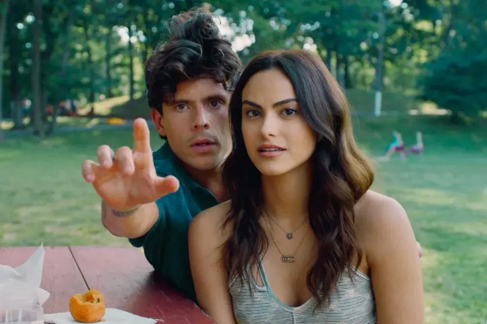 Camila Mendes protagoniza Música de Rudy Mancuso.