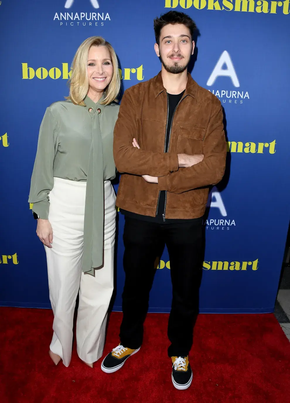 Lisa Kudrow y su hijo, Julian Murray Stern, en la premiere de Booksmart.