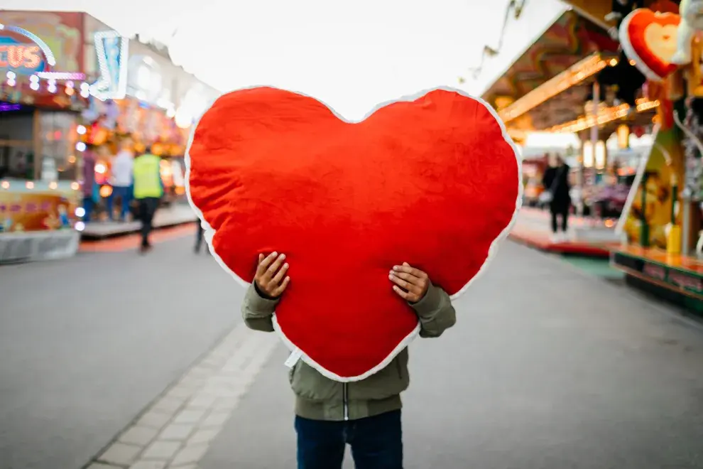 Un poderoso ritual con albahaca para llamar al amor durante San Valentín.