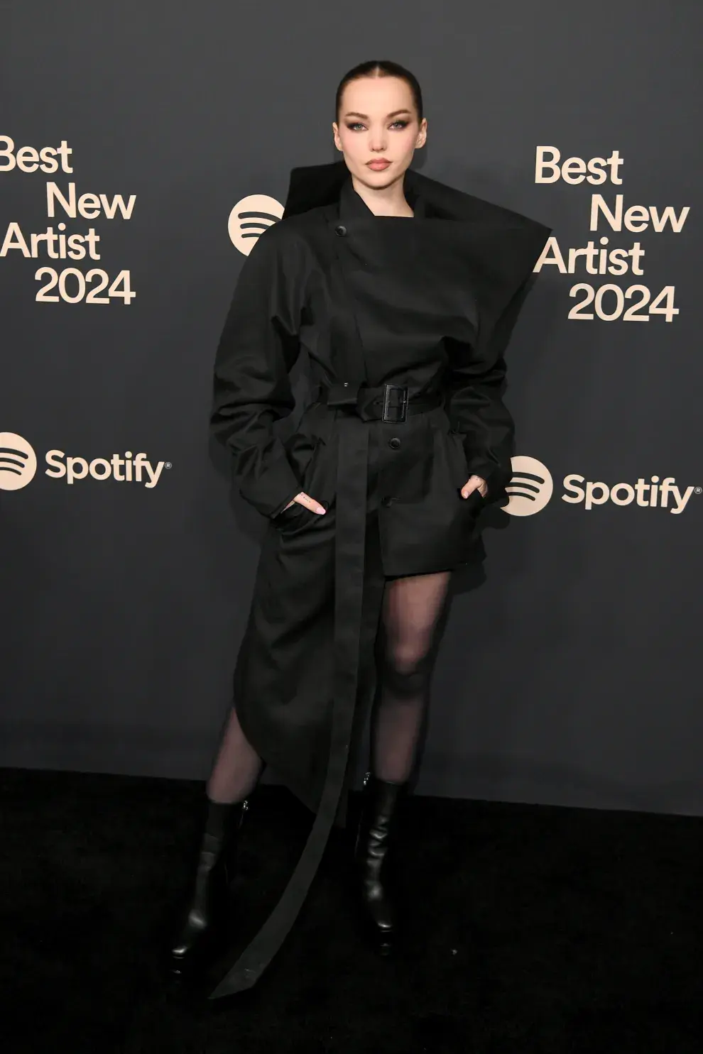 Dove Cameron en la fiesta pre-Grammys 2024 organizada por Spotify.