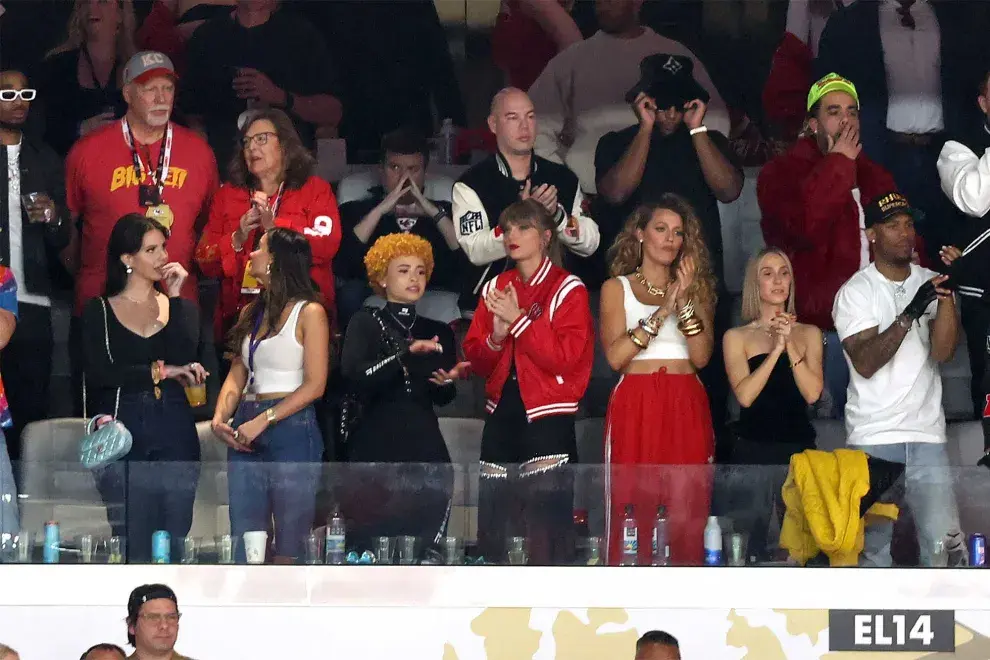 La cantante dijo presente en el partido de su pareja y apoyó al jugador desde la tribuna.