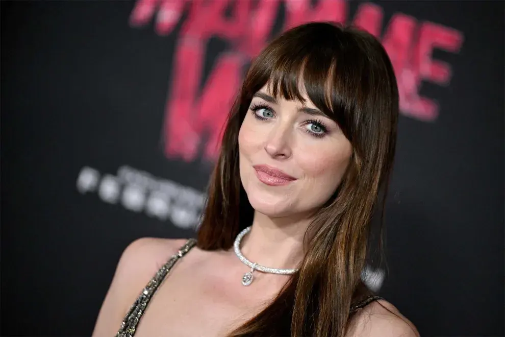 Dakota Johnson participó de la alfombra roja de la película Madame Web y su look se llevó todas las miradas