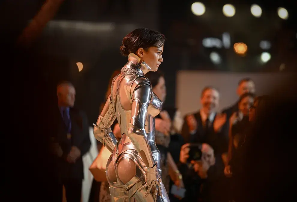 Zendaya "robot", en la premiere de Duna: Parte 2, en Londres el 15 de febrero.