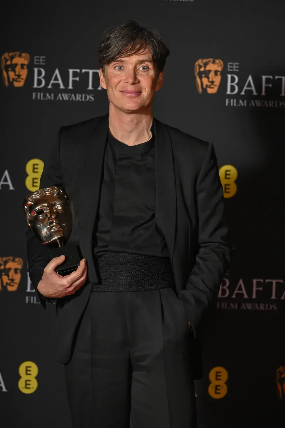 Cillian Murphy recibiendo su BAFTA 2024.a mejor actor, por Oppenheimer.