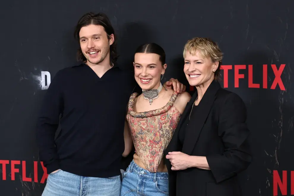 Nick Robinson, Millie Bobby Brown y Robin Wright presentando Damsel.