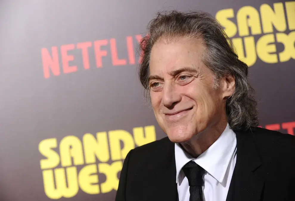 Richard Lewis en la premiere de Sandy Wexler, en 2017.