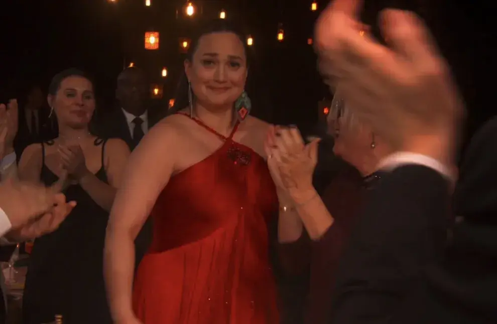 Lily Gladstone en los SAG Awards 2024.