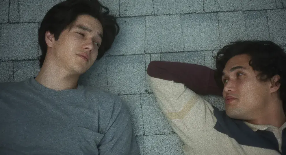 Joe y su hijo adolescente en un momento muy reflexivo de la película.