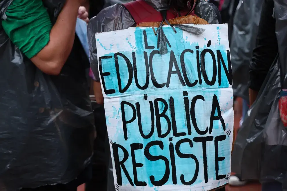 Jornada de paro y protesta a marcha a Plaza Pizzurno en reclamo por el desfinanciamiento educativo del gobierno de Javier Milei.