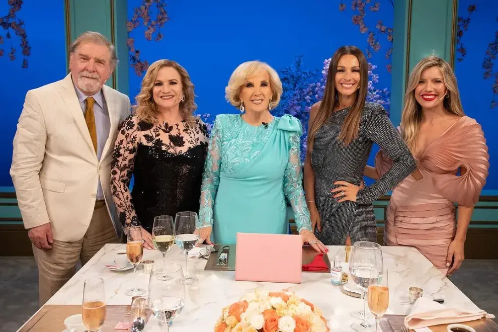 Arturo Puig, Lucia Galán, Pampita y Laurita Fernández junto a Mirtha Legrand, en el programa del 24 de febrero.