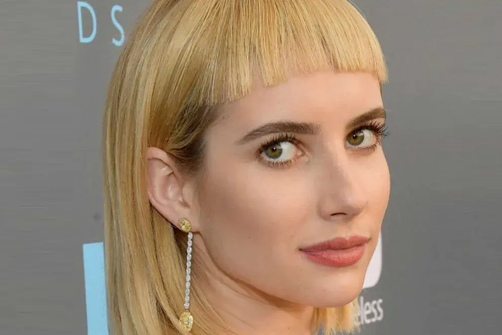 Emma Roberts con un estilo baby bangs