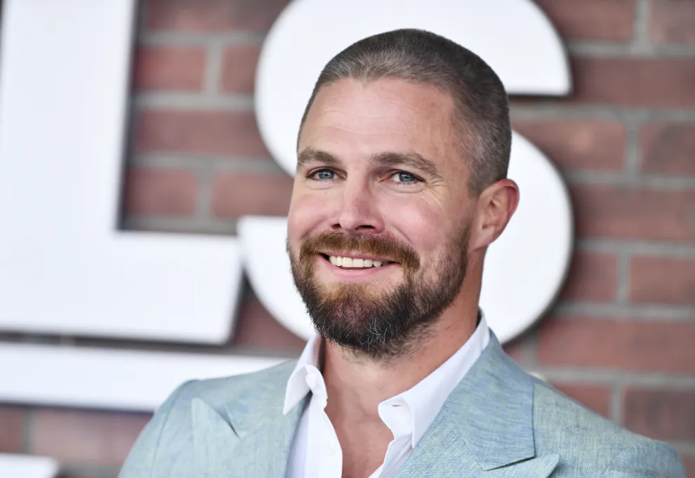 Stephen Amell será el protagonista del spin-off de Suits.